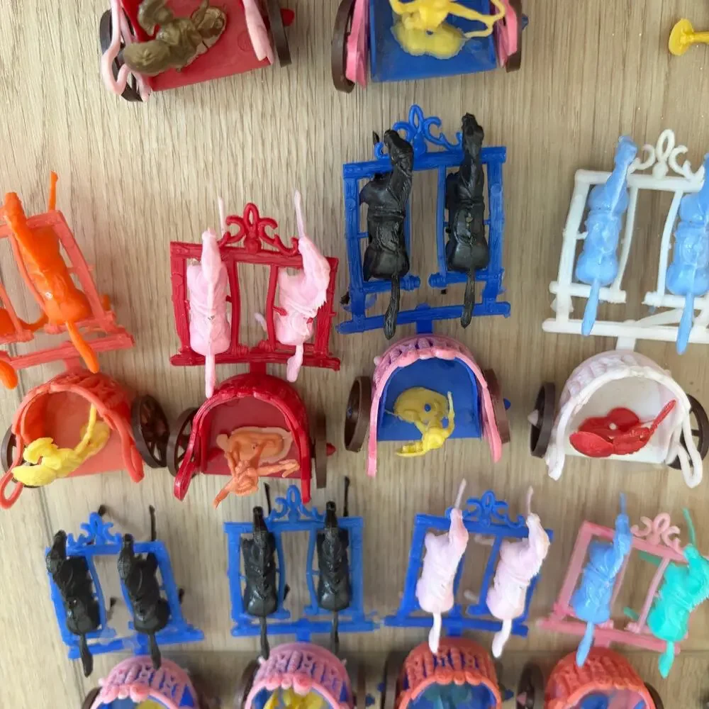Vintage Giants Roman Chariot Two-Horse Plastic Playset 10 Complete, 40 Extras